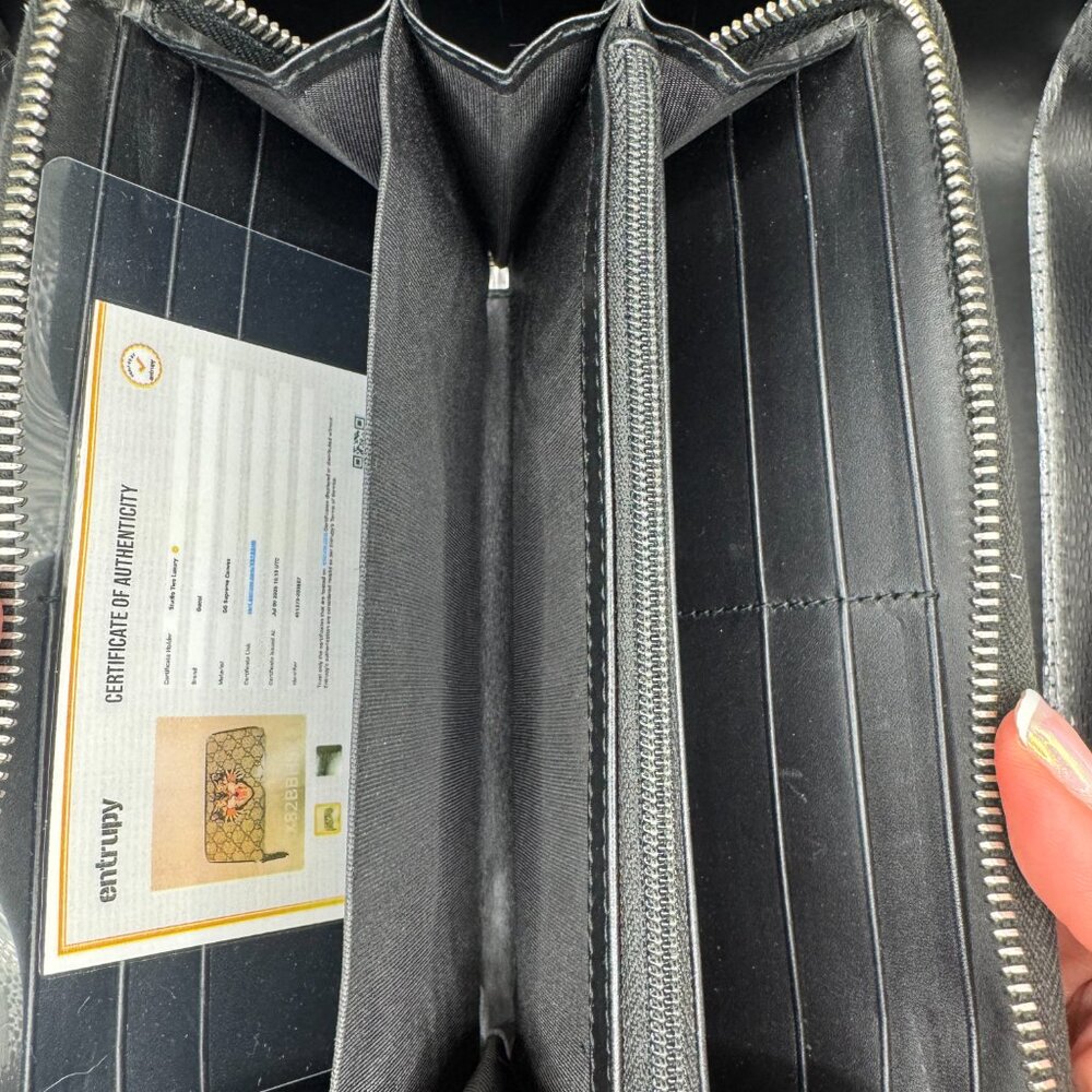 Gucci GG Supreme Tiger Zippy Wallet - Picture 5 of 10